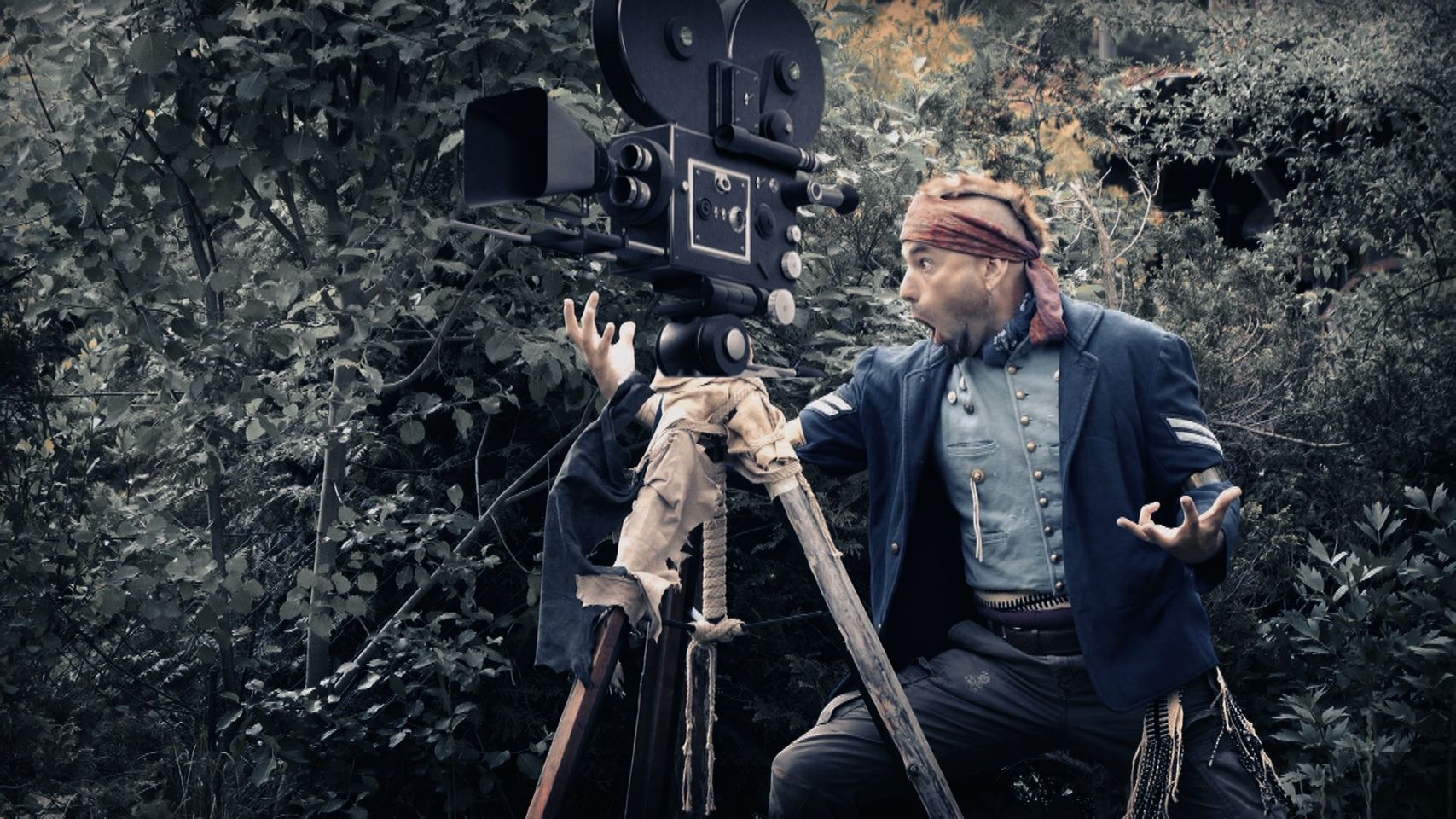 Pája Junek s filmovou kamerou